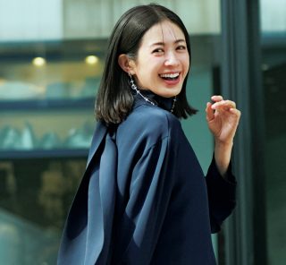 【40代のお仕事コーデ】Allネイビーはトーンの微差で魅せて脱・真面目顔に