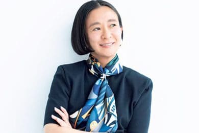 スタイリスト佐藤佳菜子さんが「黒よりネイビー推し」な理由。ワンカラーコーデ＆愛用品も！