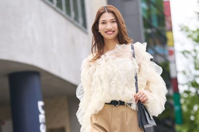 今、キレイめ40代に「カラーのハーフパンツ」ブーム到来！今年の正解の色は？【SNAP3選】