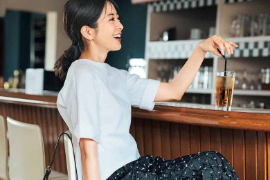 40代が上品に洒落る【今どきラクチンパンツ】コーデ４選。Tシャツとも女っぽく！