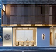 じめじめな朝から「いい匂いがする人」に！香十「JUEMON」でまとう“梅雨の透明感”