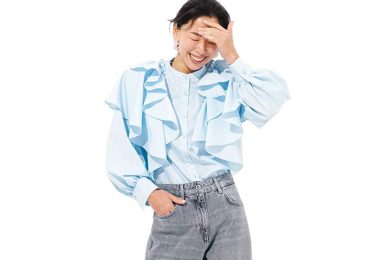 40代のデニム「何にでも合う」「洒落る」で選ぶなら…【薄色ブラック】が大正解！