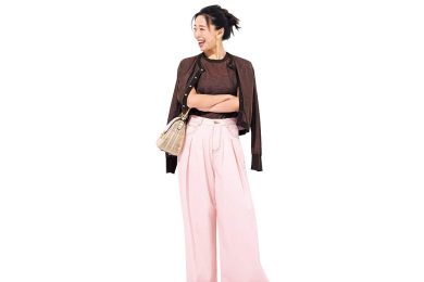 この夏は「ニット」にするだけで今っぽい！40代ママのパンツコーデが垢抜ける〈2選〉