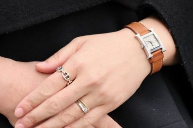 やっぱり格別！ 一目置かれる【エルメス】のウォッチで【手元コーデ8選】