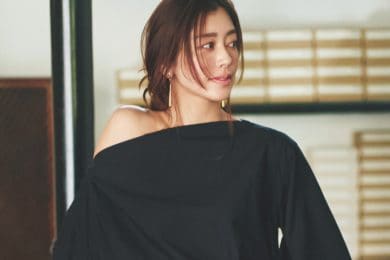 「二の腕を出さずキレイ見えしたい」40代でも品良く映える！【大人の抜け感ワンピ】2選