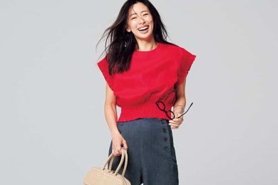 今年のトレンドカラーは「赤」！40代の“ハデ見えしない”アイテム選びと合わせ方