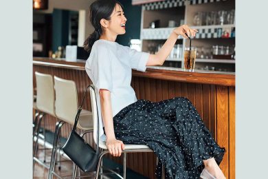 ベタっと暑い日は「涼しげワイドパンツ」で洒落る！40代のきれいめ快適コーデ〈3選〉