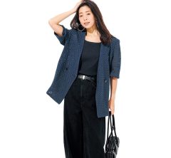 キレイめ派40代に、カジュアルすぎない【濃色デニム】コーデ3選。洒落る色合わせは？