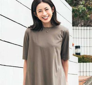気温24度からちょうどいい。40代がラクに洒落る「半袖ワンピース」最旬2選