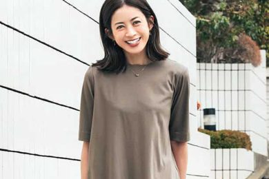 気温24度からちょうどいい。40代がラクに洒落る「半袖ワンピース」最旬2選