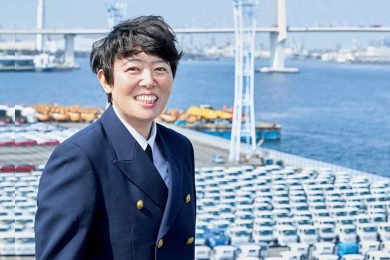 「一度出航したら半年は帰れない」国内初の女性大型船“船長”「日本で待つ2歳の息子に伝えた」言葉とは