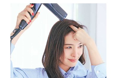 “湿気で前髪がキマらない”40代に！「汗や雨にも崩れにくい」今どきスタイリング術