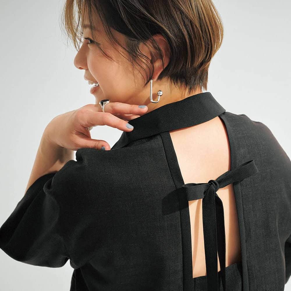 40代のワンピース】「二の腕は出さず、ほどよく背中開き」が新定番！最