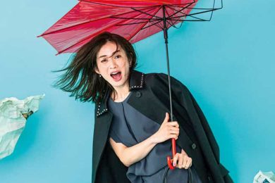 40代「大雨の通勤、何着る？」シワも水もはじく【撥水セットアップ】で華やぐ！4選