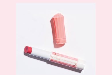 大沢あかねさん「全色近く持ってる！」キャンメイクの名品も【プチプラコスメ】推し3選