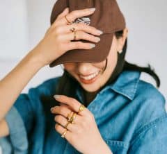 40代の地味見えは「アクセ盛り」で即解消！今夏は「ゴールド」がトレンド