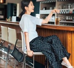 コンサバ派40代も気に入る「ラクチン夏コーデ」3選。甘さ足しで上品に着映える!