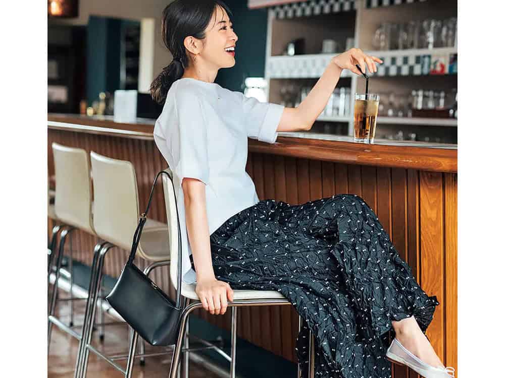 コンサバ派40代も気に入る「ラクチン夏コーデ」3選。甘さ足しで上品に