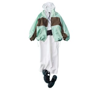 気温が不安定な今は【白ボトムス】で夏めく！雨OK素材ならレジャーにも〈4選〉