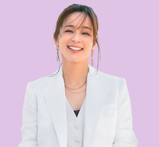 【40代のお仕事コーデ】知的でクリーンな白ジャケットが仕事運UPを後押し