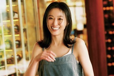 40代が夕飲みに着たい【肌見せトップス】は“あえてデニム”がこの夏アツい！