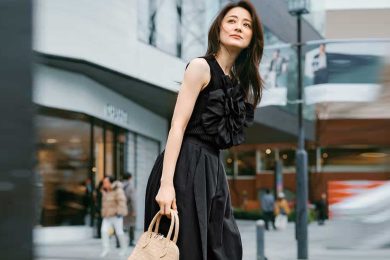 ラクなのにちゃんとお洒落！40代の「ゆったりパンツコーデ」は“ほぼクロ”が大正解〈4選〉