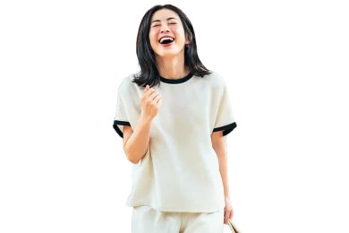 ママ友からも好印象！パンツ派40代の「キレイめ旬カジュアル」夏コーデ３選