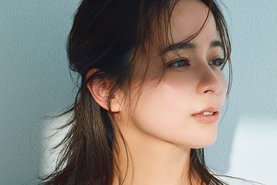 ダイヤの人気が「白→黄」へシフト！顔周りが華やぐ、40代の【大本命ジュエリー】2選