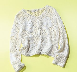 秋まで使えてコスパ◎。40代の「いつものパンツ」が見違える【トレンド羽織り】
