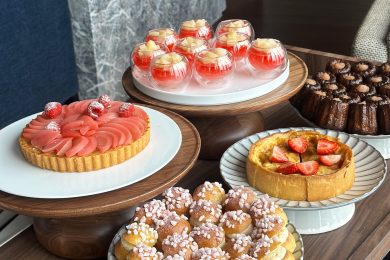デザートトロリーが魅力的♡ “桃×シャンパーニュ”の極上アフタヌーンティーを「フェアモント東京」で