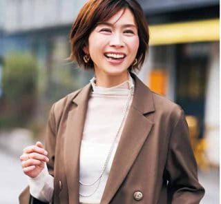 40代の“垢抜けてる人”SNAP！「大ぶりゴールドピアス」でここまで洒落る！