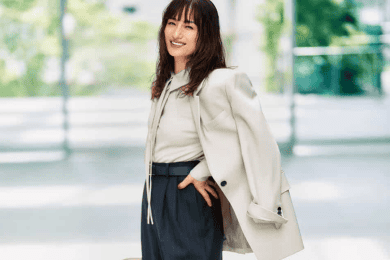 ヒール無しで美脚が叶う！40代が今選ぶべき【最強黒パンツ】３つの”シルエット”は？