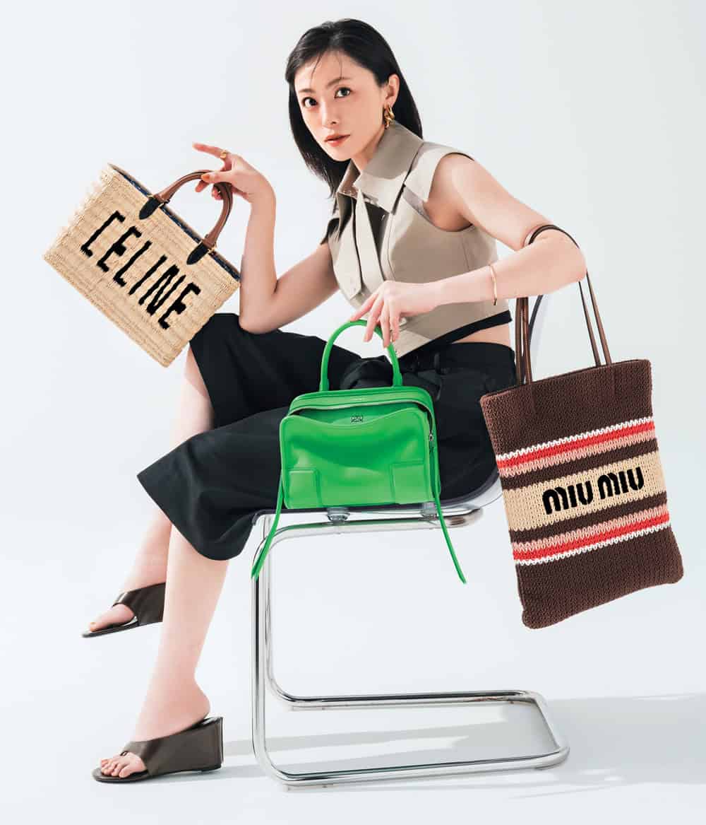徳澤直子 ジレ 黒ハーフパンツ ミュウミュウのバッグ（セリーヌ、ロエベのバッグ） サンダル コーデ
