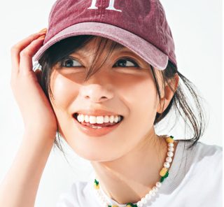「オシャレ40代は、白Tに何を合わせてる？」コーデが華やぐ【夏小物】9選〈サングラス、ストールetc.〉