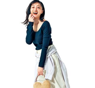 【脱・無難】カジュアル派40代が頼れる｢ぺたんこサンダル&かごバッグ」特集〈8選〉