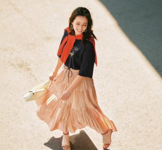 いつもの“Tシャツ”が即、華やぐ！40代の「着映えスカートコーデ」3選