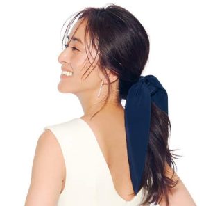 大人の「ポニーテール」が一気にオシャレに！最旬【ヘアアクセ】3選〈シュシュ、スカーフ〉