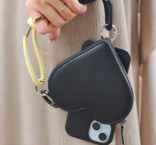 みんなどんな【スマホケース】使ってる？オシャレ40代を抜き打ち調査！＜スナップ12選＞