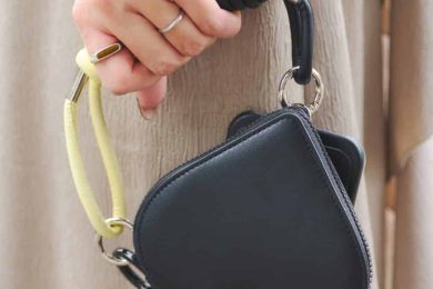 みんなどんな【スマホケース】使ってる？オシャレ40代を抜き打ち調査！＜スナップ12選＞