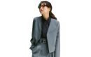 佐田真由美 グレージャケット グレーロングスカート メガネ 通勤コーデ