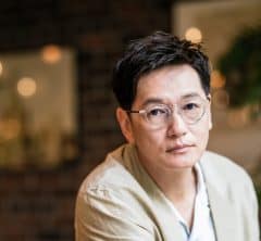 モノも体験も共有する、井浦 新さん流・思春期教育～ 「陶芸にアート、本…、集めた宝ものを子ども達にも触らせています」