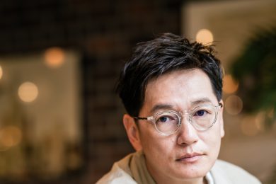 モノも体験も共有する、井浦 新さん流・思春期教育～ 「陶芸にアート、本…、集めた宝ものを子ども達にも触らせています」