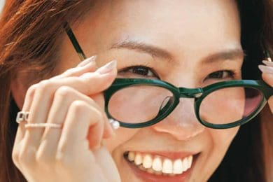 40代が垢抜ける「オシャレメガネ」、リアル人気は【ウェリントン型】！〈SNAP2選〉