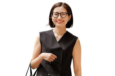 オシャレな40代は、7月も「デニム」頼り！コーデが引き締まる”形”は？〈SNAP〉