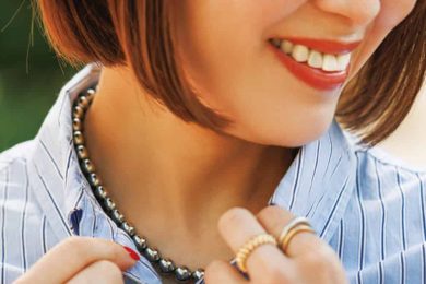【休日お出かけ、ランチ会etc】今っぽい「アクセサリーの盛り方」は？40代の正解