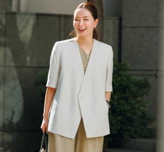 白より使えて、垢抜ける！今「なじませエクリュカラー」が40代に大流行中の理由〈SNAP3選〉