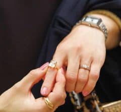 40代、夏のおでかけ〈SNAP〉。オシャレな人のリアル人気「ジュエリー」は?【カルティエetc.】