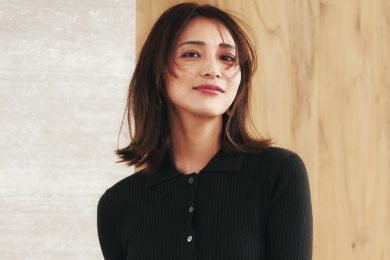 夏の“脚出したくない問題”を解決する【新生デザインパンツ】が主役