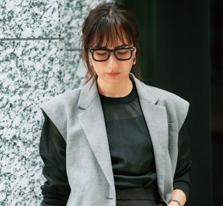 【40代のお仕事コーデ】美脚パンツ×ジレで細見えもシゴデキ感も手に入る