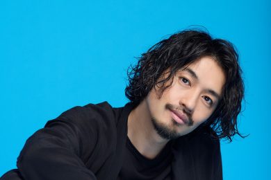 斎藤工さん(44歳)、同世代の皆さんへ―― 年齢を重ねても「変化」できる秘訣は、“腸を整えること”です